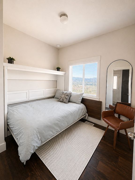 Second bedroom with Murphy bed open
